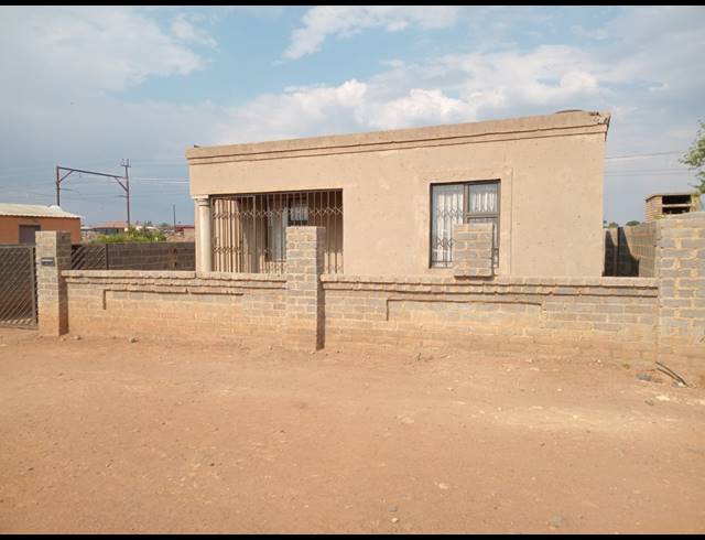 4 BEDROOM HOUSE FOR SALE IN LAKESIDE